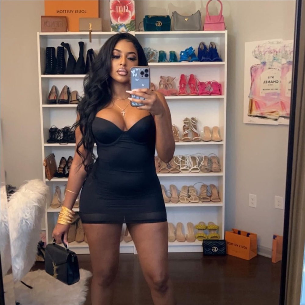 Black bodycon dress